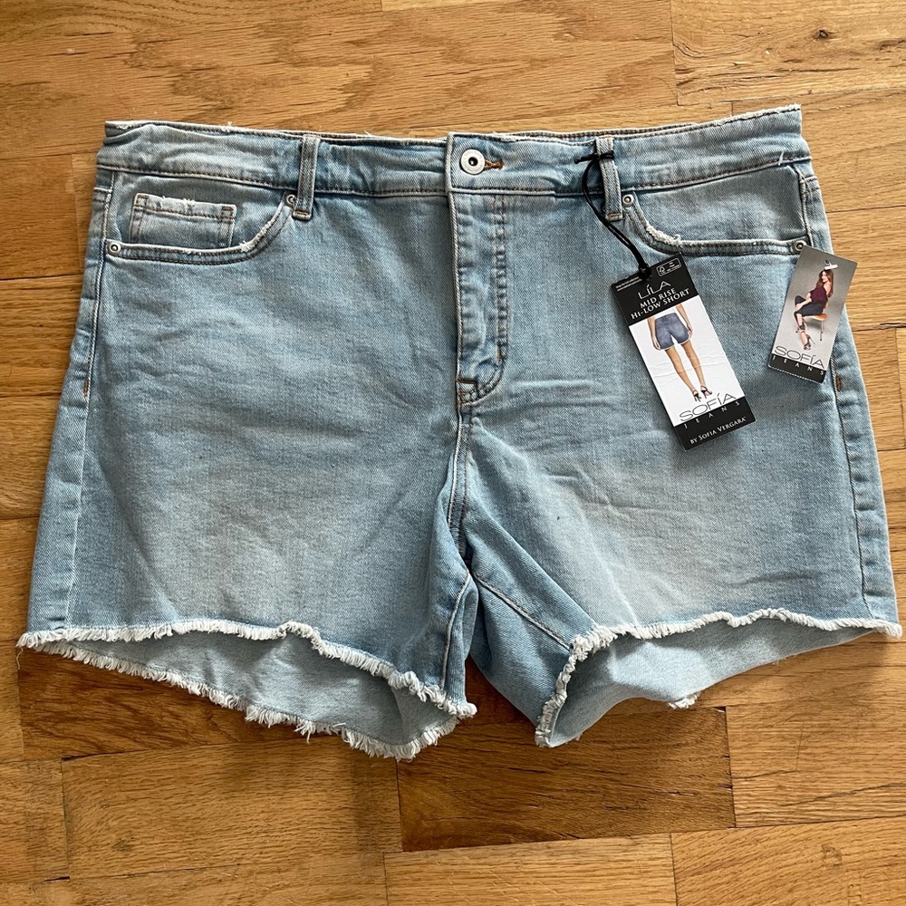 Sofia mid rise size 16 shorts